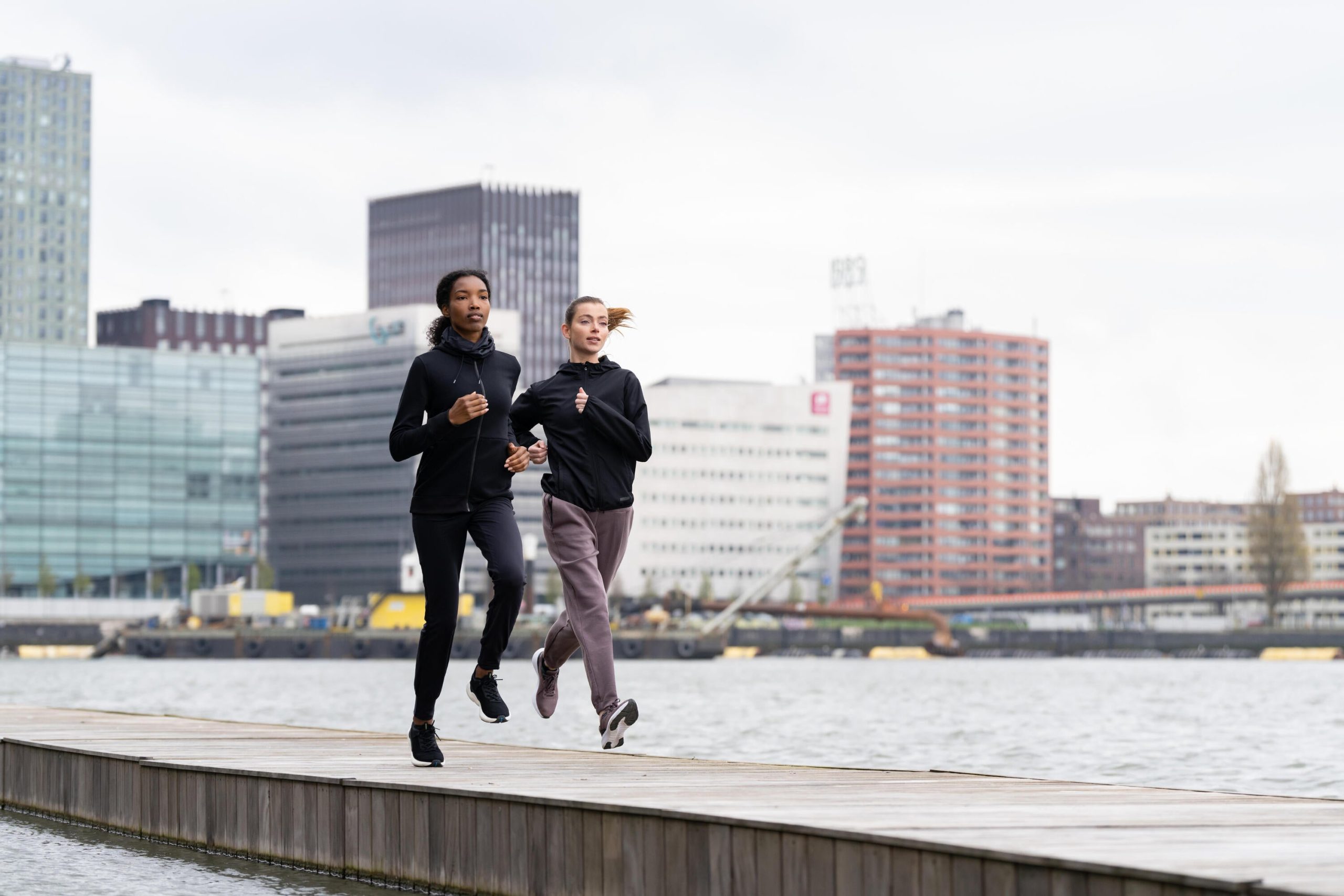 Kiprun Women's Run 100 Windproof Running & Trail Jacket - Image 10