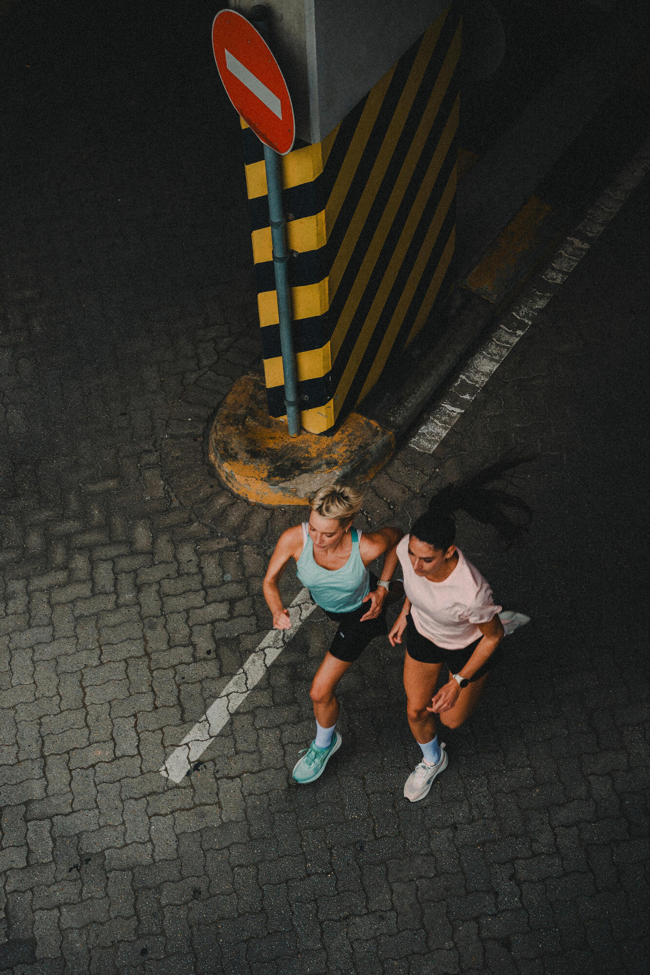 Kiprun Women's Run 500 2-in-1 Compression Running Shorts - Image 12