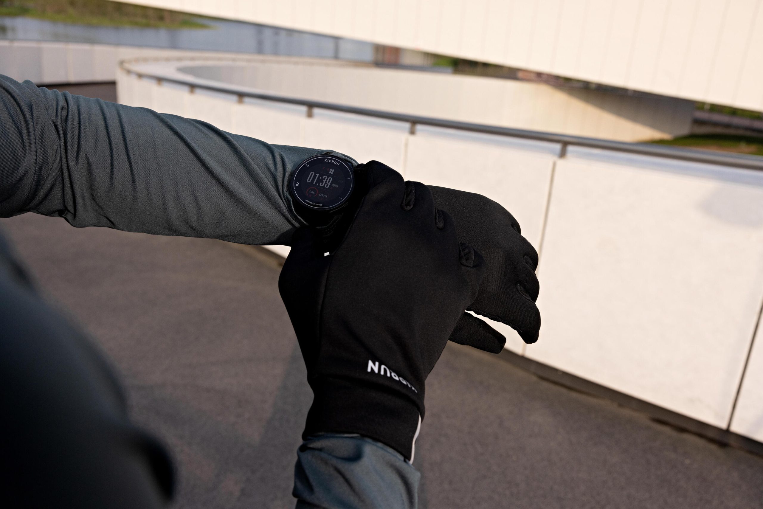 Kiprun 100 V2 Touchscreen Running Gloves - Image 7